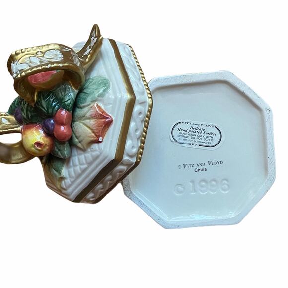 Fitz and Floyd China 1996 Handpainted Snowflakes Fruit Covered Dish - Picture 8 of 10